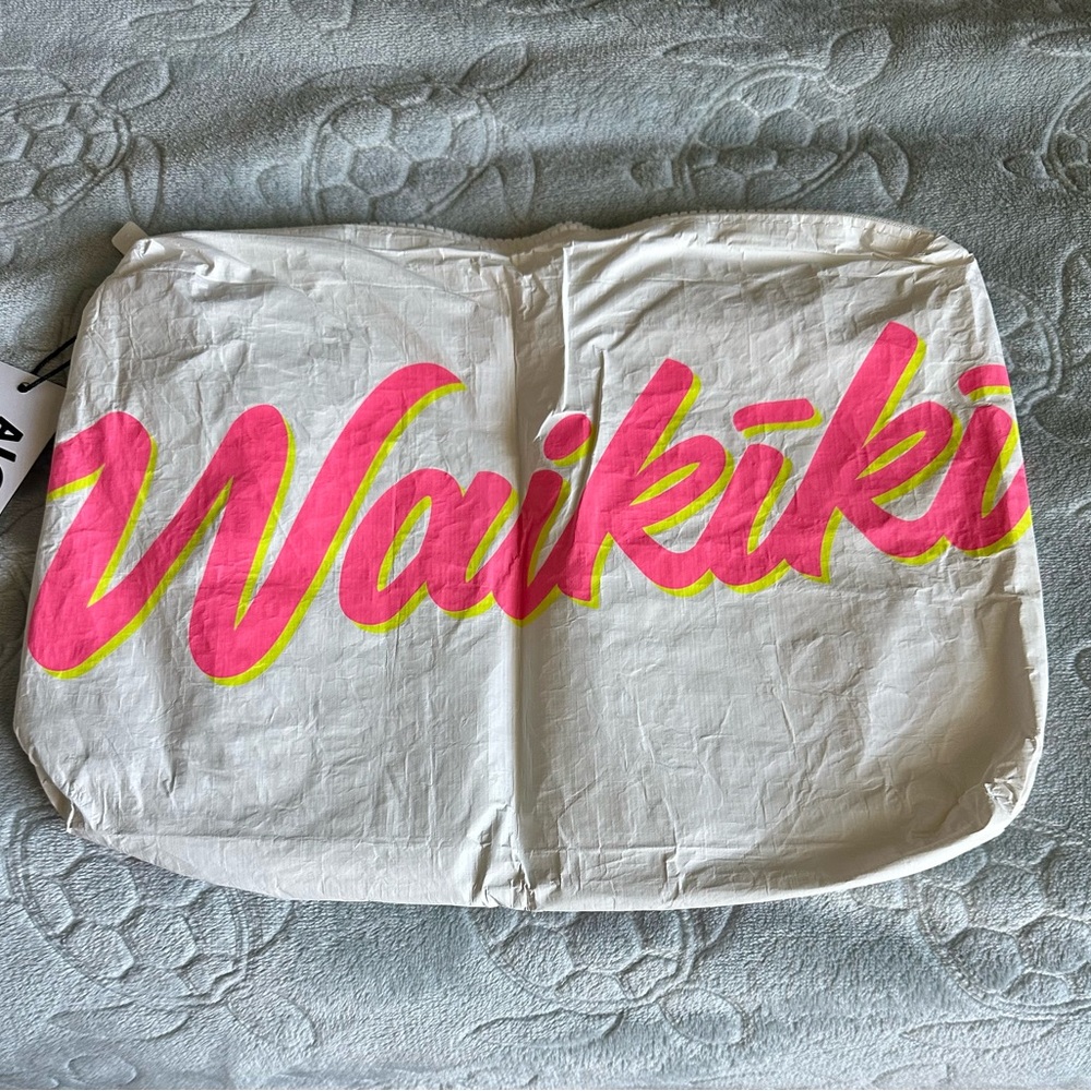 ALOHA Collection RARE Waikiki mid size pouch